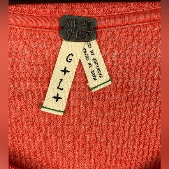 We The People Free People Red Kai Henley Long Sleeve BOHO Knit Tunic Size Large - Picture 10 of 13